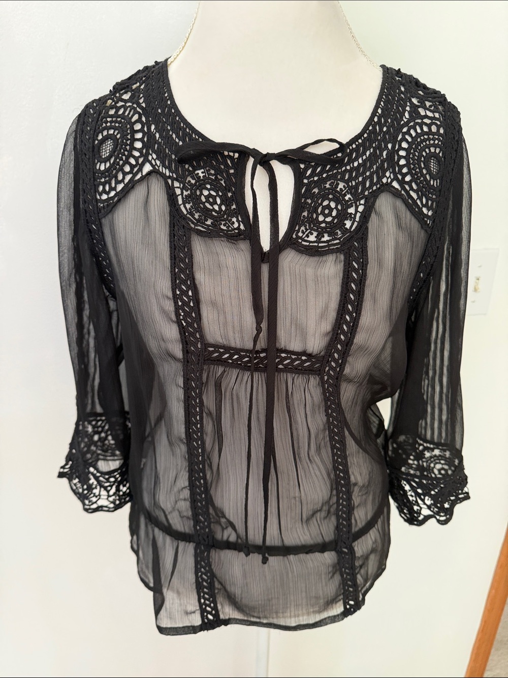 Daniel Rainn, Sheer Black Crochet Trim Tie-Neck Women’s Top Sz Sm
